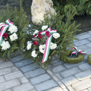 Az emlékezés és tisztelet koszorúi