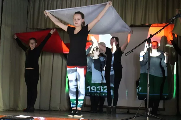 A Balatonszárszói József Attila Általános Iskola diákjainak műsora