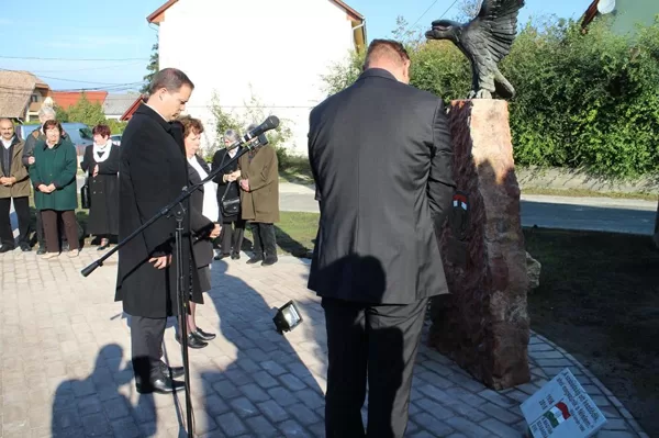 Koszorúzás - Szóládi Kulturális Egyesület 