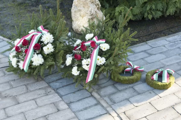 Az emlékezés és tisztelet koszorúi